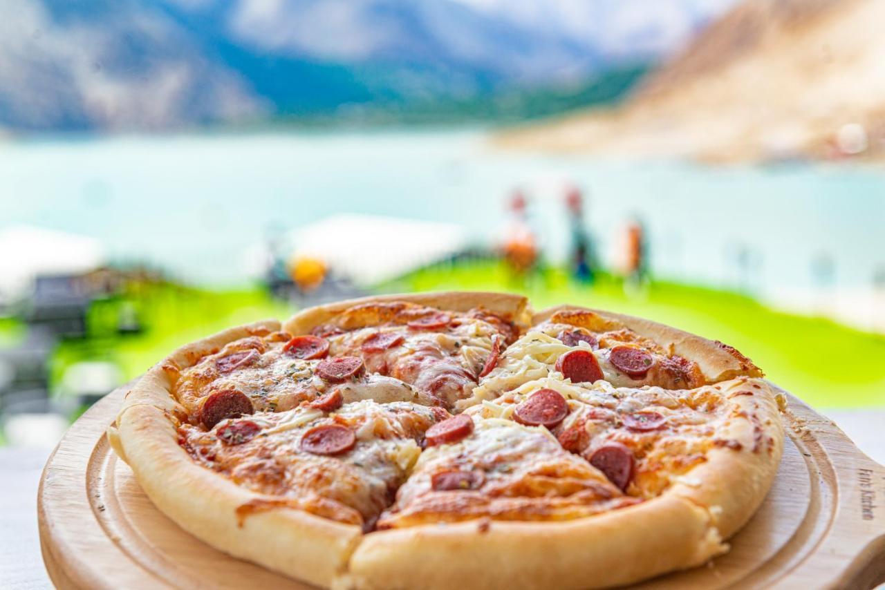 Luxus Hunza Attabad Lake Resort Karimabad  外观 照片